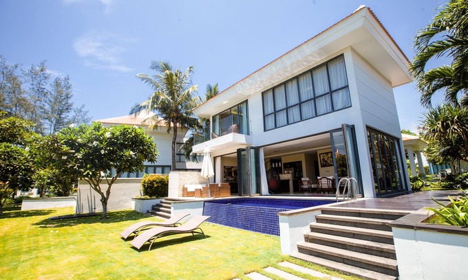 Ngu Hanh Son Villa | Spacious 4BRs Pool Villas, 3 mins to the Beach