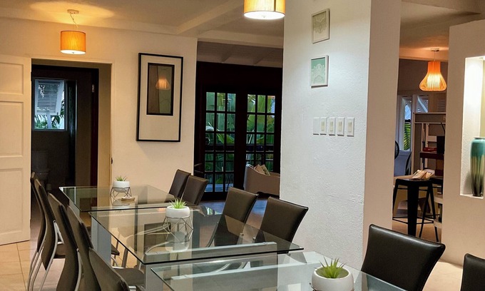 Whitehall House | Spacious 5-Bedroom Retreat – Sleeps 10 (+ Optional Apartment for 2 More!)