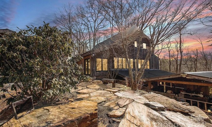 Altamont House | Spacious 5-bedroom house in charming Linville Falls near ski resorts!