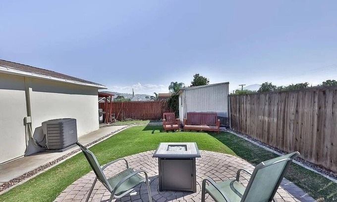 La Presa House | Spacious 5-bedroom house with WiFi and AC in fabulous Spring Valley