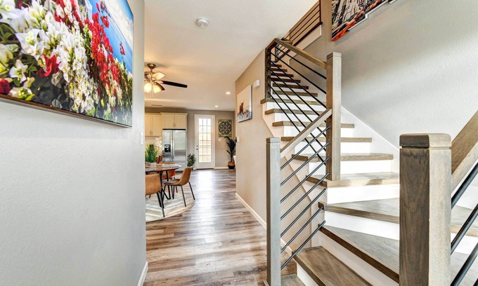 Central Arlington House | Spacious 5-bedroom house in charming Arlington with WiFi, AC