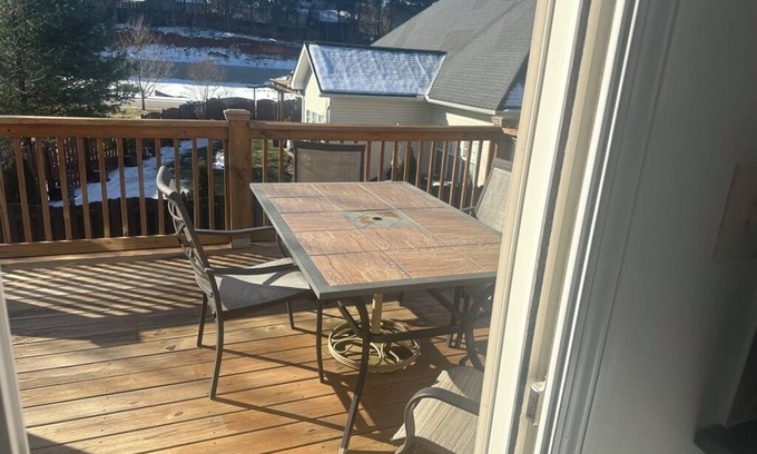 Ashley Oaks House | Spacious 5-bedroom house with AC, WiFi in West Knoxville - 3 bedrooms for rent