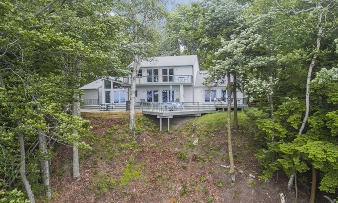 Pentwater House | Spacious 5-bedroom house with private access to Lake Michigan beachfront.