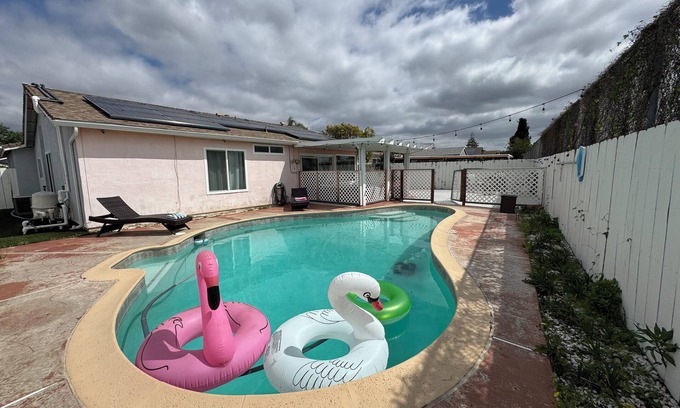 Mira Mesa House | Spacious 5-bedroom house with AC and solar heating pool in beautiful San Diego