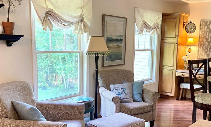 St Ignace House | Spacious 5-Bedroom Home with AC Close to Ferries