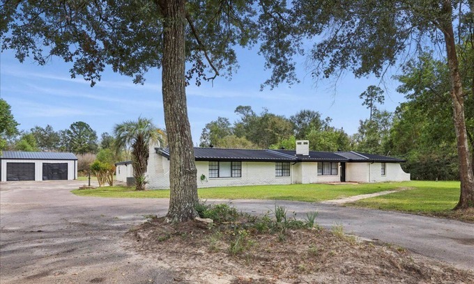 Deweyville House | Spacious 5-Bedroom Home in Orange