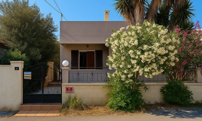 Heraklion House | Spacious 5-bedroom house in Heraklion with WiFi, AC