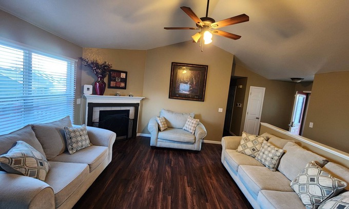 Greeley House | Spacious 5-bedroom house in beautiful Greeley with AC, WiFin