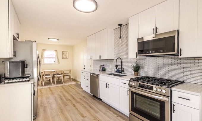 Columbia Heights House | Spacious 5-bedroom house with AC, WiFi in welcoming Minneapolis near Downtown