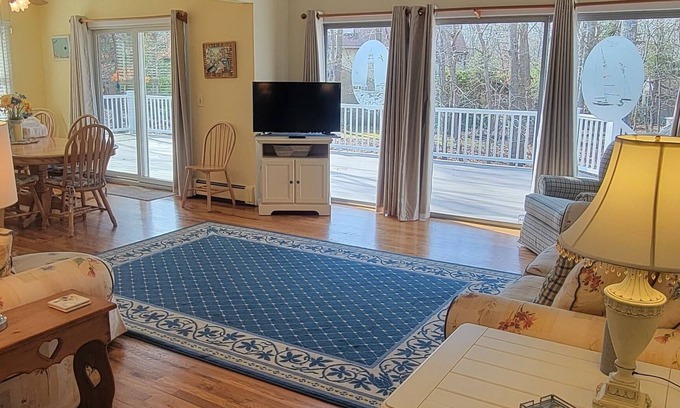 Southampton House | Spacious 5-bedroom house in Southampton. Location! Location! Location! Private