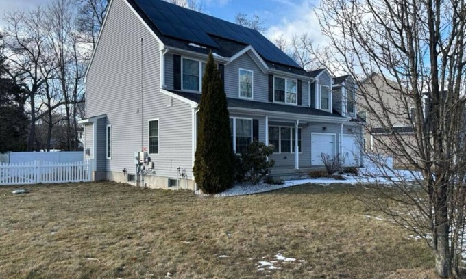 Plantsville House | "Spacious 5-Bedroom Retreat for Families & Groups"