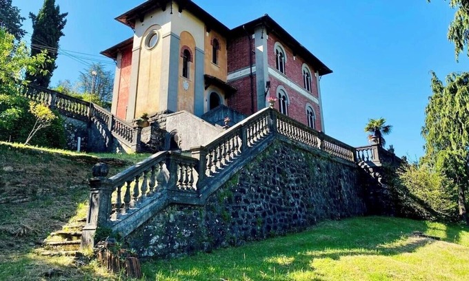 Fivizzano Villa | Spacious 5 bedroom Venetian-style villa in Tuscany