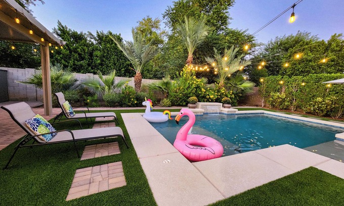 Glendale House | Spacious 5 BR/4 BA w/Pool , Walk to Westgate ,Close to Stadium & Fun