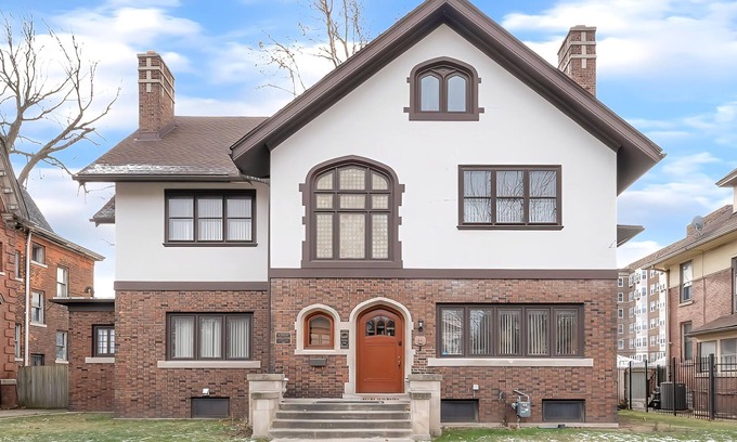 Detroit House | Spacious 5 BR house in the Historic Virginia Park District of Midtown Detroit.