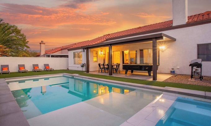 North Las Vegas House | Spacious 5BR House w/Heated Pool + Jacuzzi