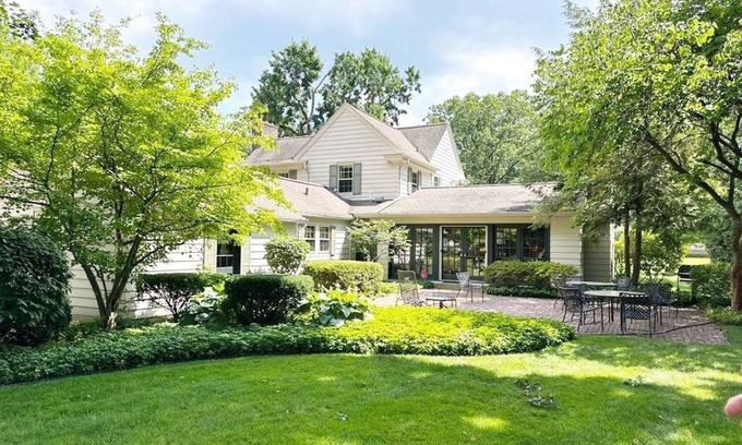 South Bend House | Spacious 5BR Home! Walk to ND & Downtown! Sleeps 10+