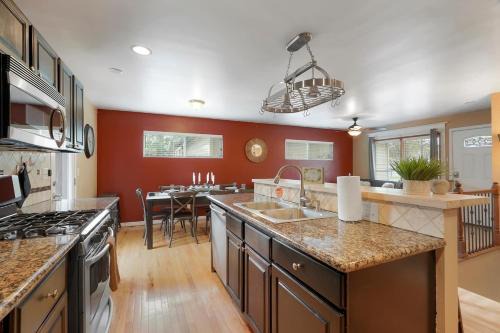 Arvada Plaza Area House | Spacious 5br Retreat W Patio & Hot Tub