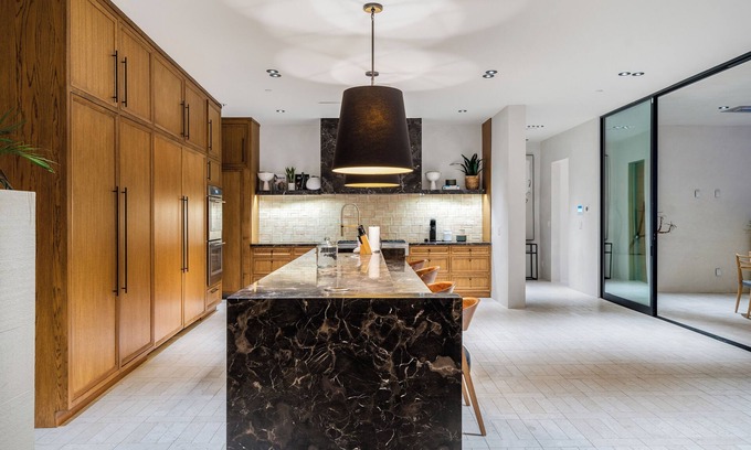 Hollywood Dell House | Spacious 6-bedroom house with WiFi, fitness room in lovely Los Angeles