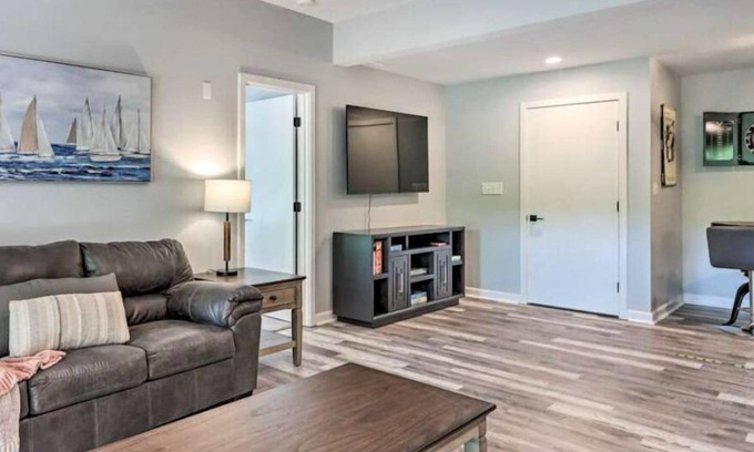 Osage Beach House | Spacious 6-bedroom house in charming Osage Beach with AC, WiFi