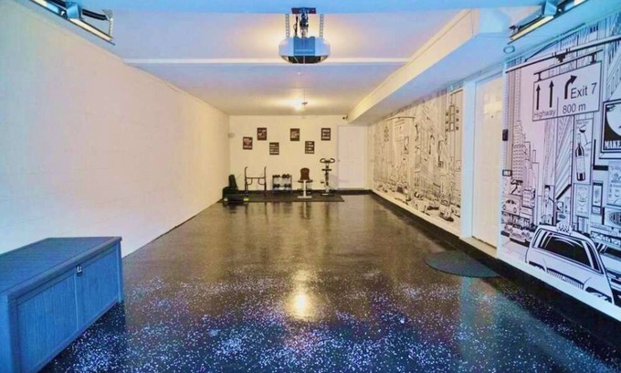 Newark House | Spacious 6BR Duplex Near EWR & NY/NJ Attractions