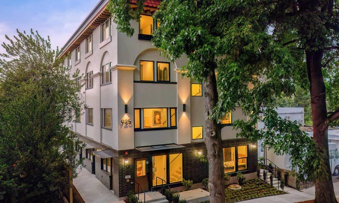 Kerns House | Spacious 6BR - New Spanish Home in Best Kerns Spot