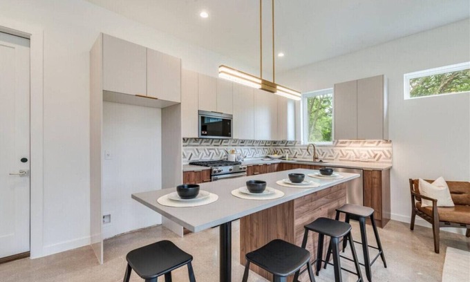 MLK House | Spacious 6BR Retreat: Two Homes Side-by-Side - Ideal for Large Groups & Families