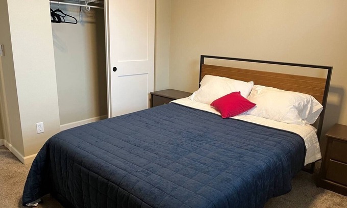 Central Tacoma Apartment | Spacious 6th Ave Apartment