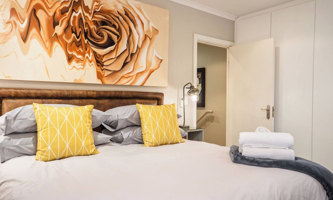 Stellenbosch Central Apartment | Spacious apartment in walking distance to wonderful restaurants in Stellenbosch