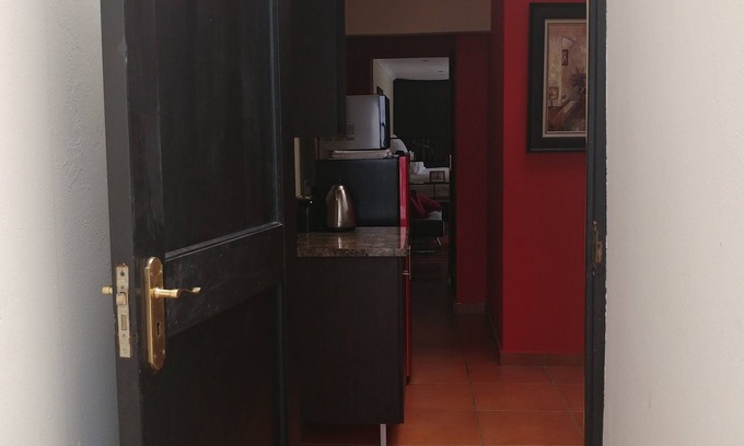 Greater Johannesburg Metropolitan Area Apartment | Spacious and Bright guest suite situated in a vibey central residential area