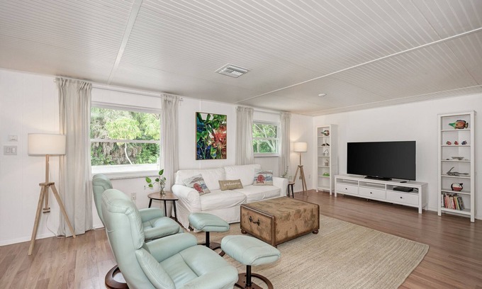 Englewood Apartment | Spacious and bright two bedroom two bath in the perfect location for relaxation!