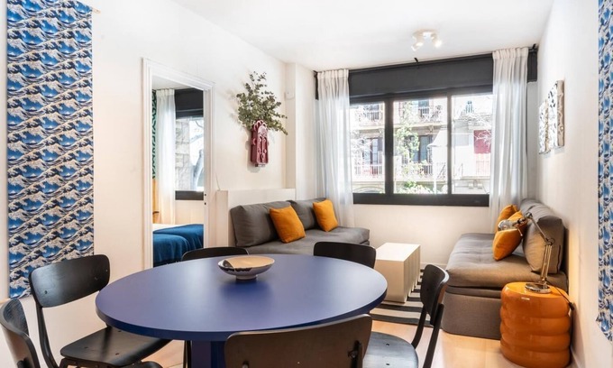 Sant Antoni Apartment | Spacious and comfortable Apt. in the city center