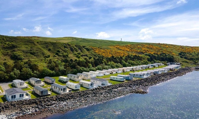 Lendalfoot House | Spacious and contemporary holiday home providing superb space and comfort.