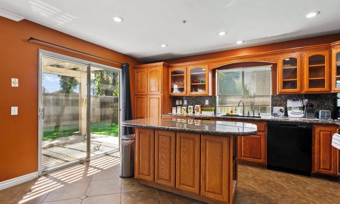 Fontana House | Spacious and Elegant Home on Yorktown Ct #41817