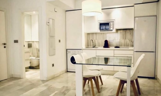 Centro - Sagrario Apartment | Spacious and modern Apartment with free parking in the heart of Granada 4