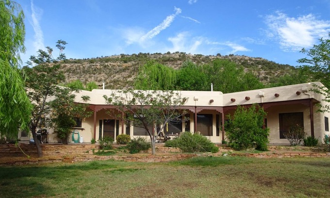 Cornville House | Spacious and modern comforts in a southwest ranch setting