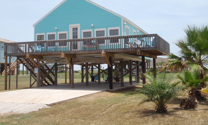 San Luis House | Spacious and Open Freshly Remodeled Beach House, We Rent Golf Carts!