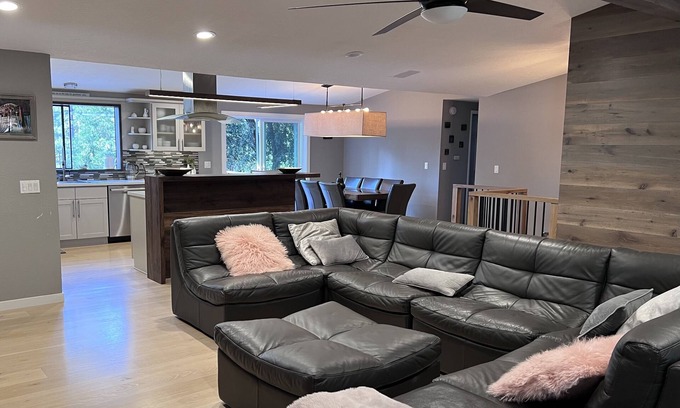 Groveland Cabin | Spacious and relaxing 6 bedroom house near Yosemite National park