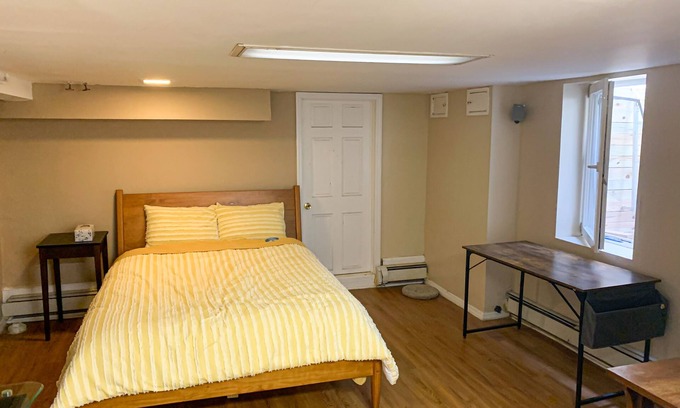 Murray Hill House | Spacious ans sunny entire basement w full bath walk to LIRR