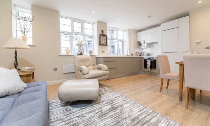 Montpelier Apartment | Spacious apartment in the heart of Brighton