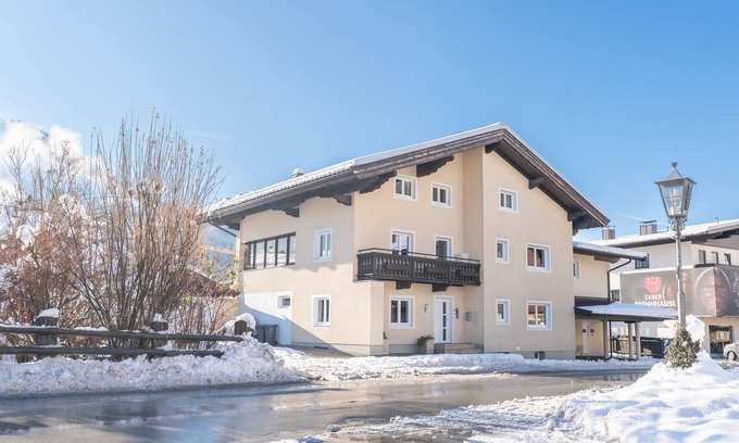 Brixen im Thale Apartment | Spacious apartment with south-facing terrace