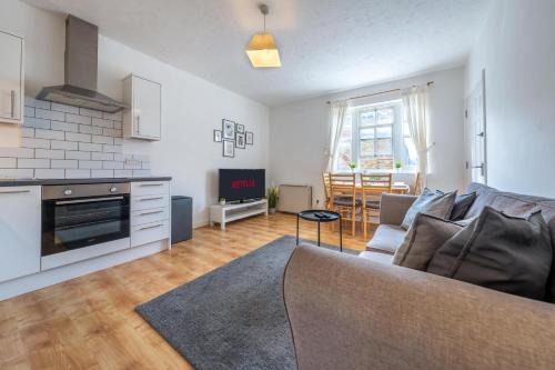 Bishop's Stortford Apartment | Spacious Apartment near Stansted Airport & Bishops Stortford Town Centre, Well-Suited for Contractors and Relocators