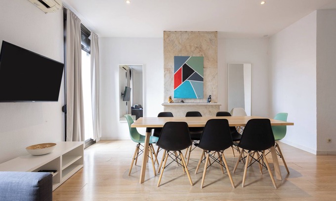 Esquerra de l'Eixample Apartment | Spacious apartment in the center