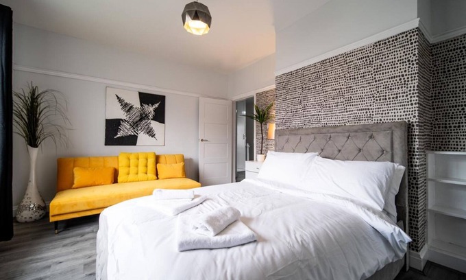 Thornton-Cleveleys House | Spacious Apartment With A Terrace Style Rooftop