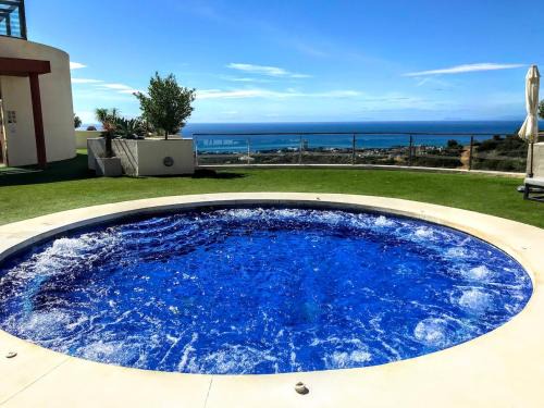 Marbella Apartment | Spacious apartment with 3 pools & gym