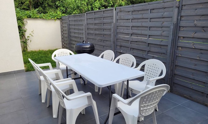 Villepinte House | Spacious Apt 8 beds - With Terrace Near Cdg Disneyland - 30 Min