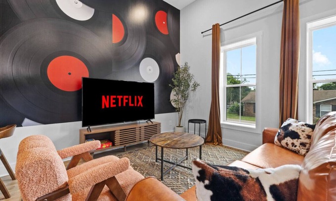 Talbot's Corner Apartment | Spacious Apt for 4 - Near Nash DT