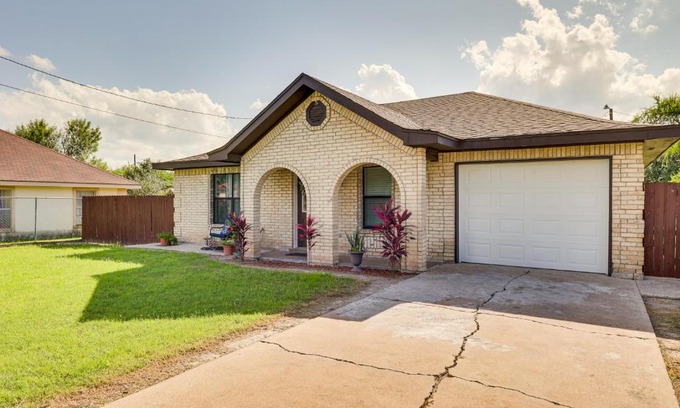 San Juan House | Spacious Backyard San Juan Home Near Border!