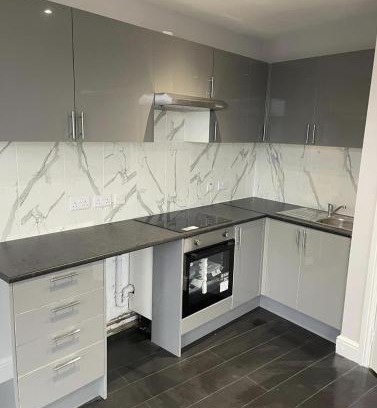 High Barnet Apartment | Spacious Barnet Flat in Tudor-Style Building