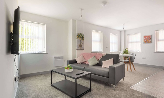 Doncaster Apartment | Spacious & Bright 1 Bed Flat in Central Doncaster