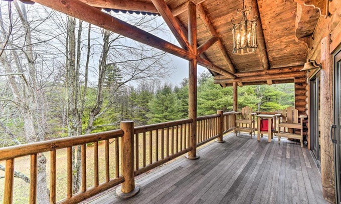 Middle Grove House | Spacious Cabin with Decks Near Saratoga Springs